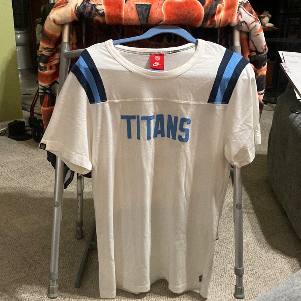 Mens Titans t-shirt